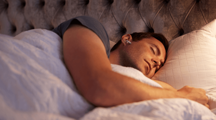 Bahaya Menggunakan Headset Saat Tidur yang Wajib Anda Ketahui