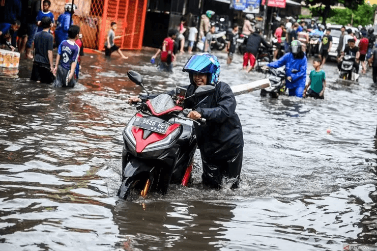 Banjir Menggenangi Beberapa Wilayah di Jakarta, BPBD Terus Lakukan Pemantauan