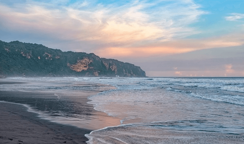 Pantai Parangtritis Keindahan Alam yang Sarat Sejarah dan Tradisi